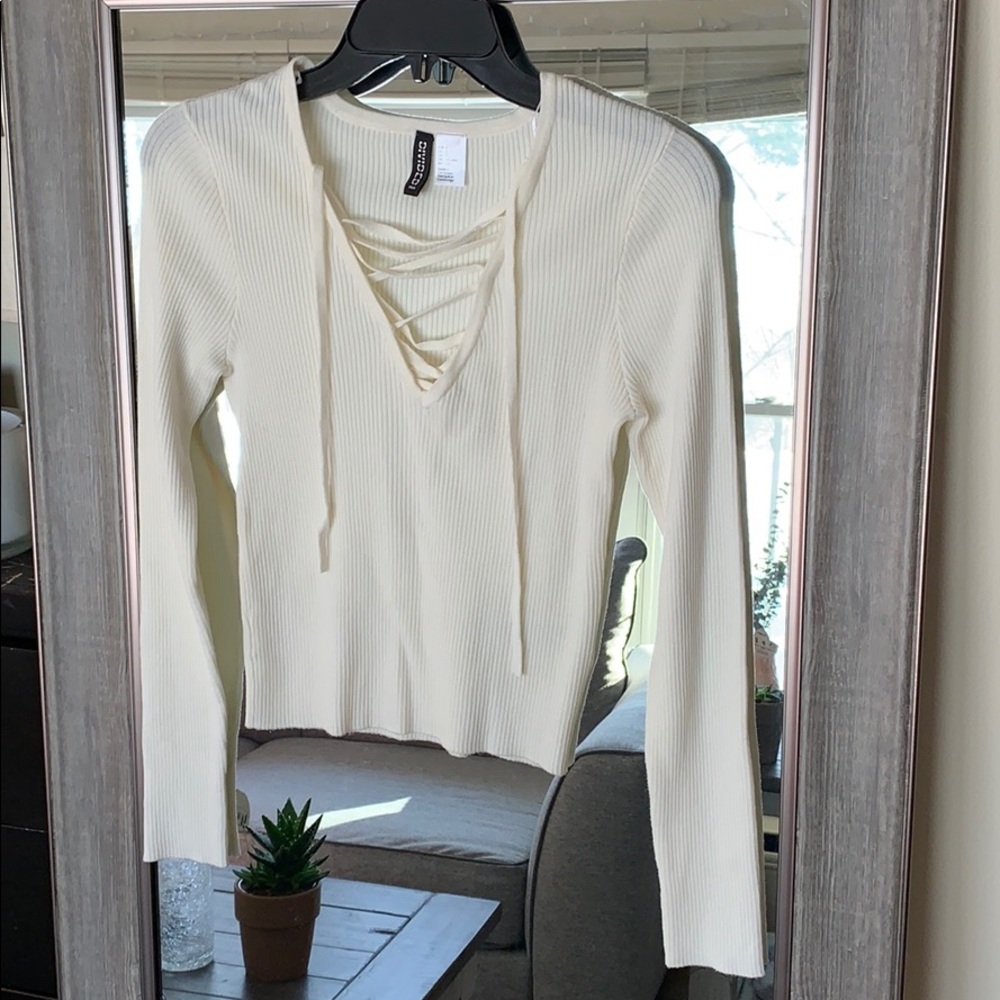 NWOT H&M Cream Colored Mid rise Sweater